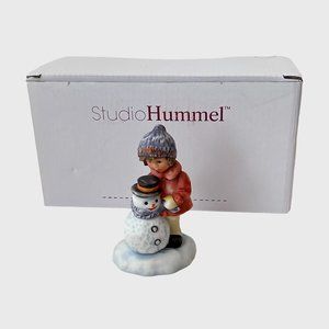Vintage Berta Hummel Goebel Figurine A Gift For Snowman 3" Box Winter Wonderland